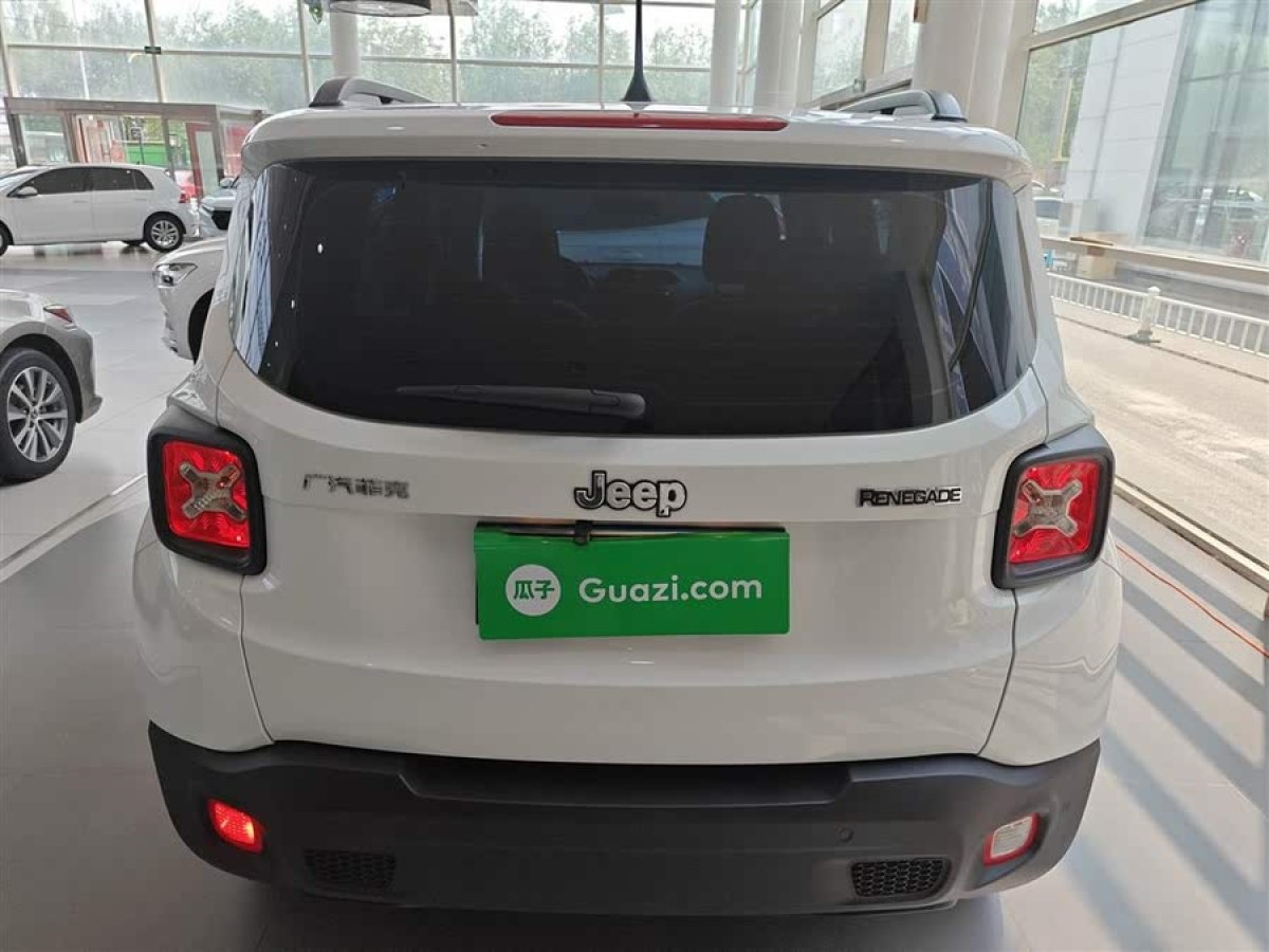 Jeep 自由俠  2019款 220T 自動(dòng)領(lǐng)先版圖片