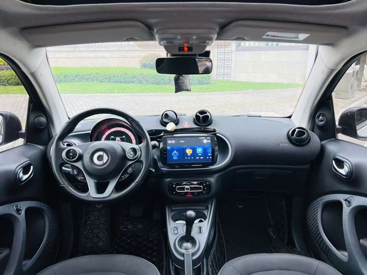 smart fortwo  2019款 0.9T 66千瓦硬頂先鋒版 國VI圖片