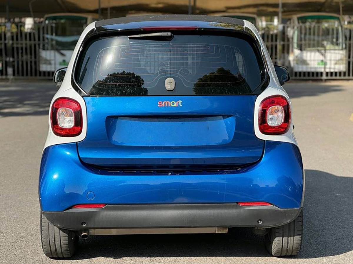 smart fortwo  2015款 1.0L 52千瓦硬頂靈動(dòng)版圖片