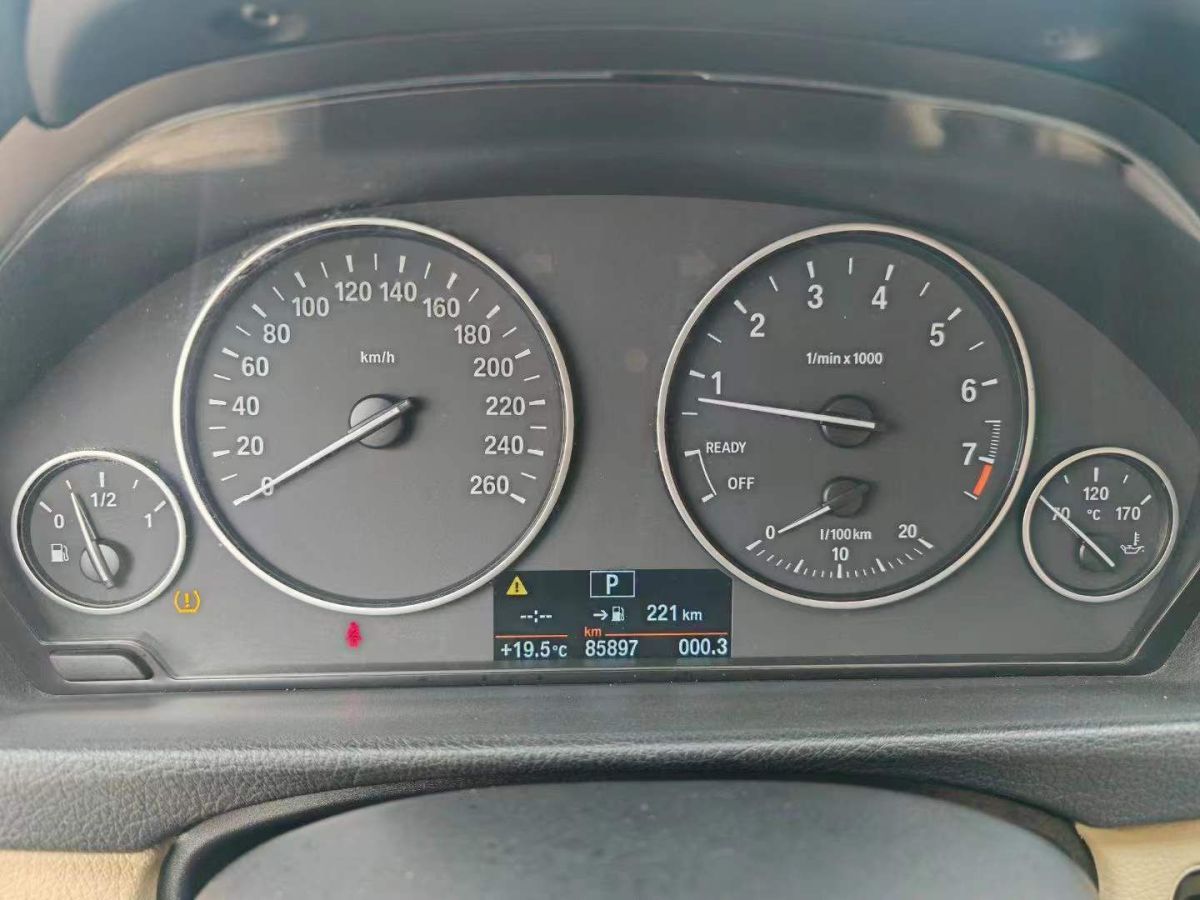 寶馬 寶馬3系  2014款 328i xDrive 2.0T 運動設(shè)計套裝圖片
