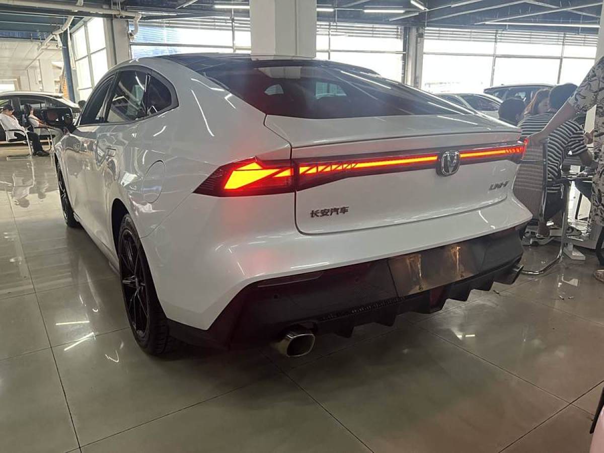 長(zhǎng)安 長(zhǎng)安UNI-V  2023款 1.5T 尊貴型圖片