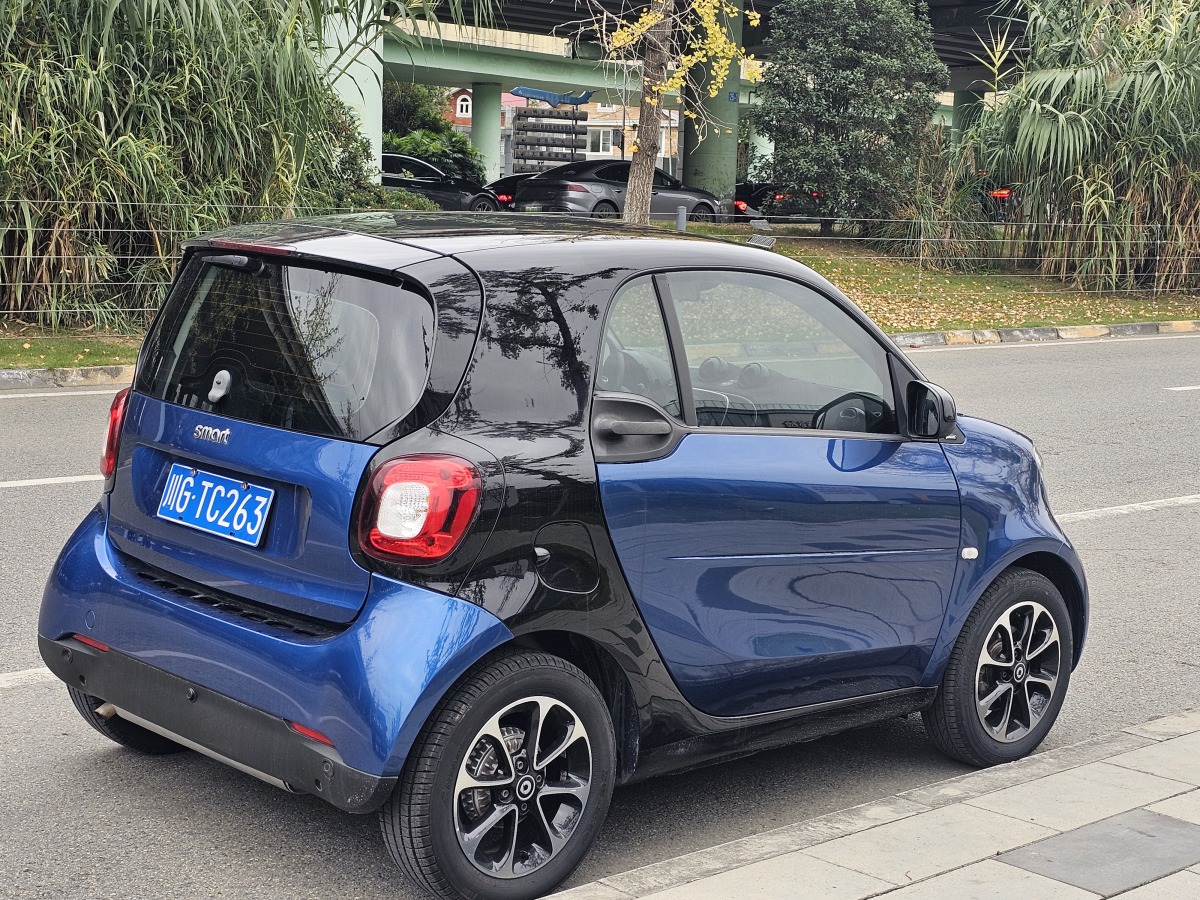 smart fortwo  2011款 1.0 MHD 硬頂激情版圖片