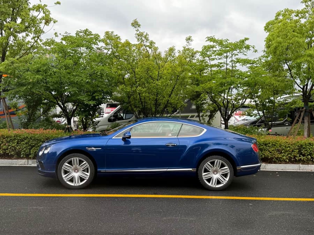 賓利 歐陸  2017款 4.0T GT V8 標(biāo)準(zhǔn)版圖片