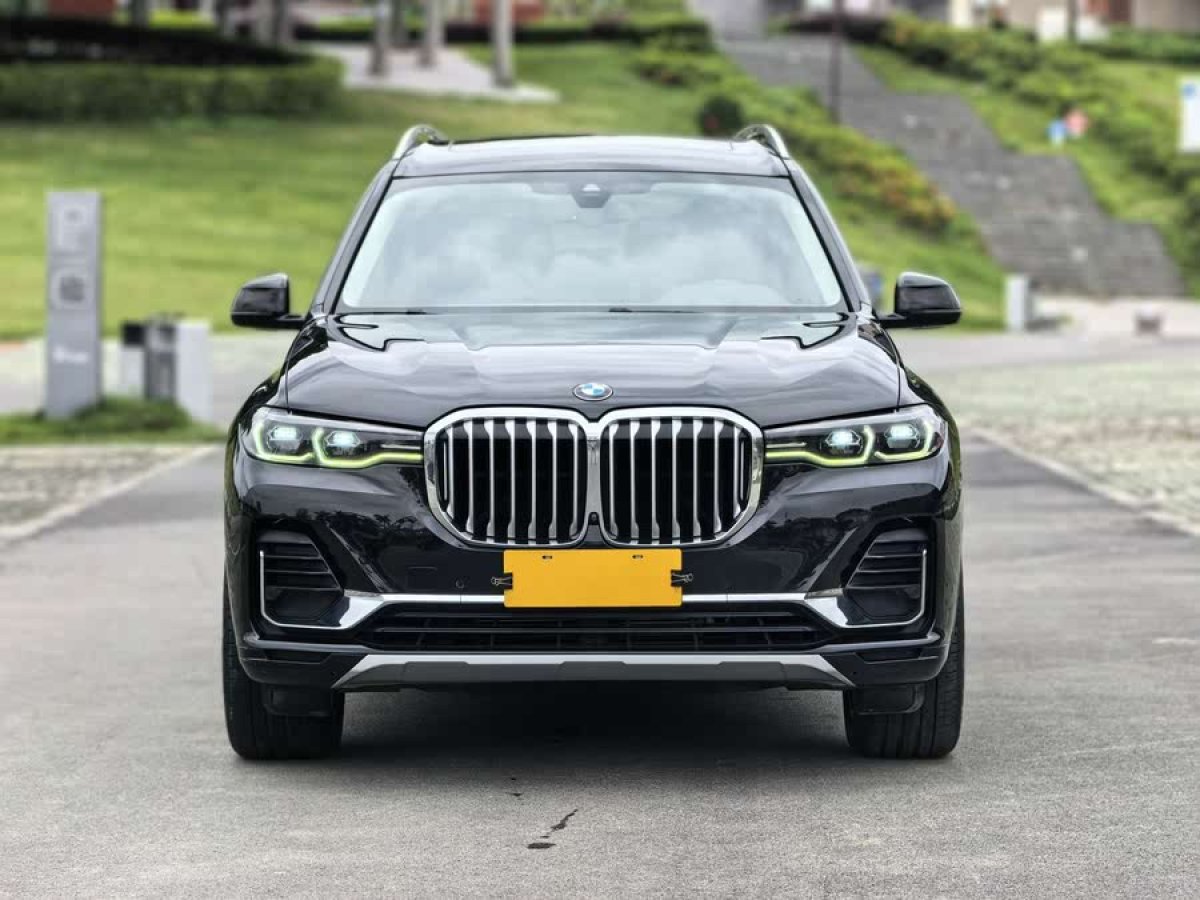 寶馬 寶馬X7  2021款 改款 xDrive40i 領(lǐng)先型豪華套裝圖片