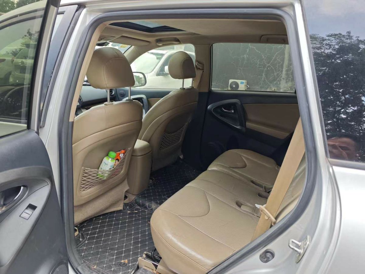 豐田 RAV4榮放  2012款 炫裝版 2.4L 手動(dòng)四驅(qū)豪華圖片