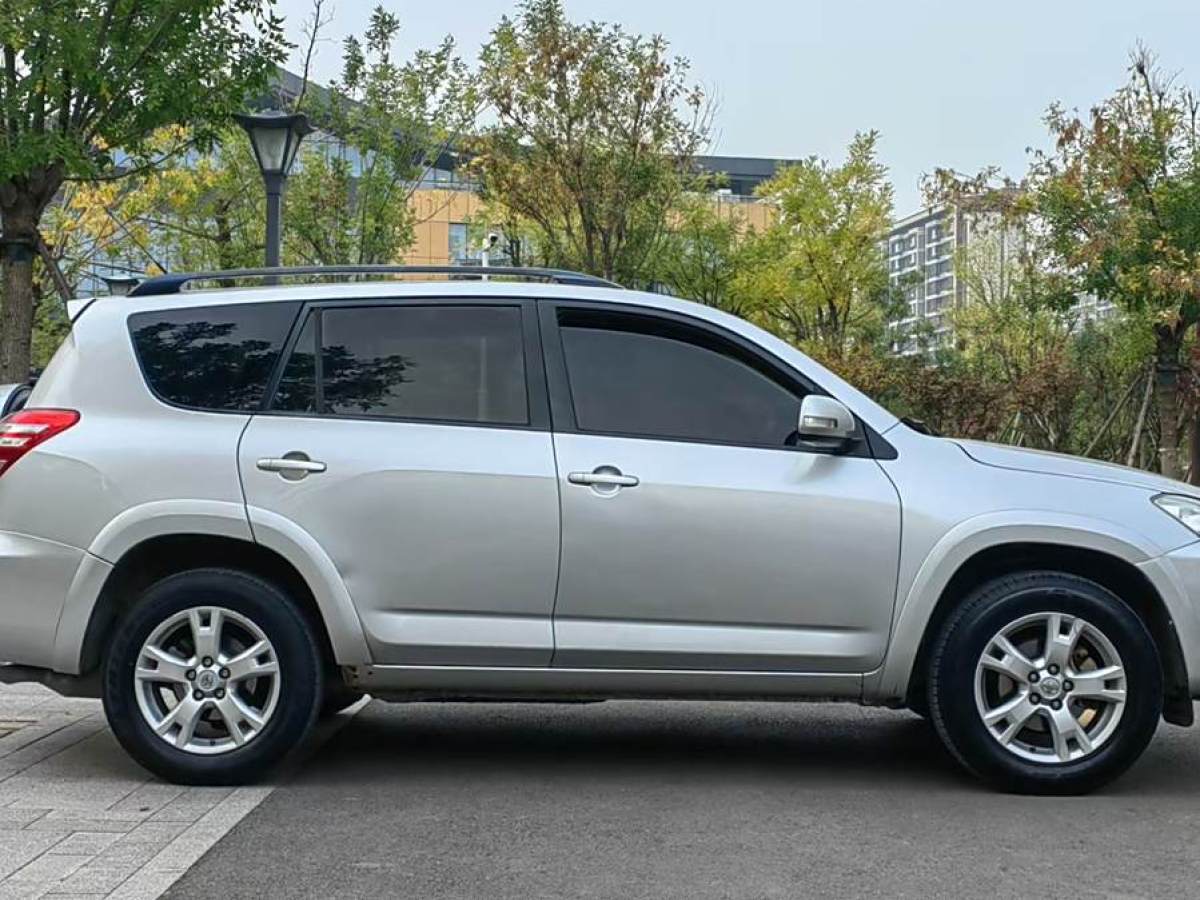 2012年3月豐田 RAV4榮放  2011款 2.4L 自動(dòng)四驅(qū)豪華版