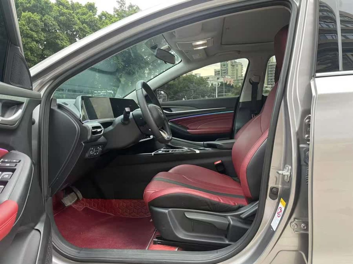長(zhǎng)安 逸動(dòng)  2021款 PLUS 藍(lán)鯨NE 1.4T GDI DCT尊貴型圖片
