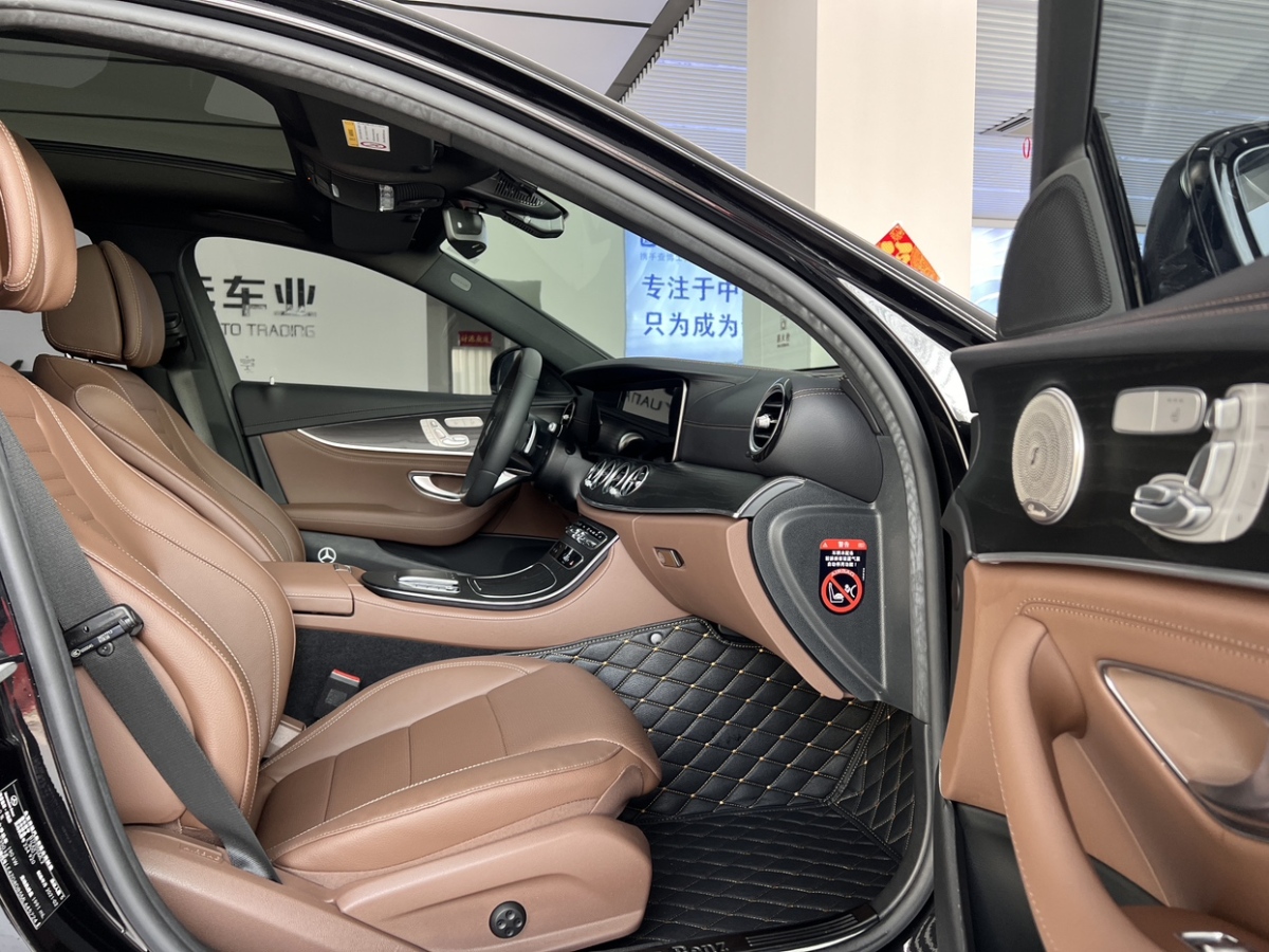 2021年10月奔驰 奔驰E级  2021款 改款 E 300 L 运动时尚型
