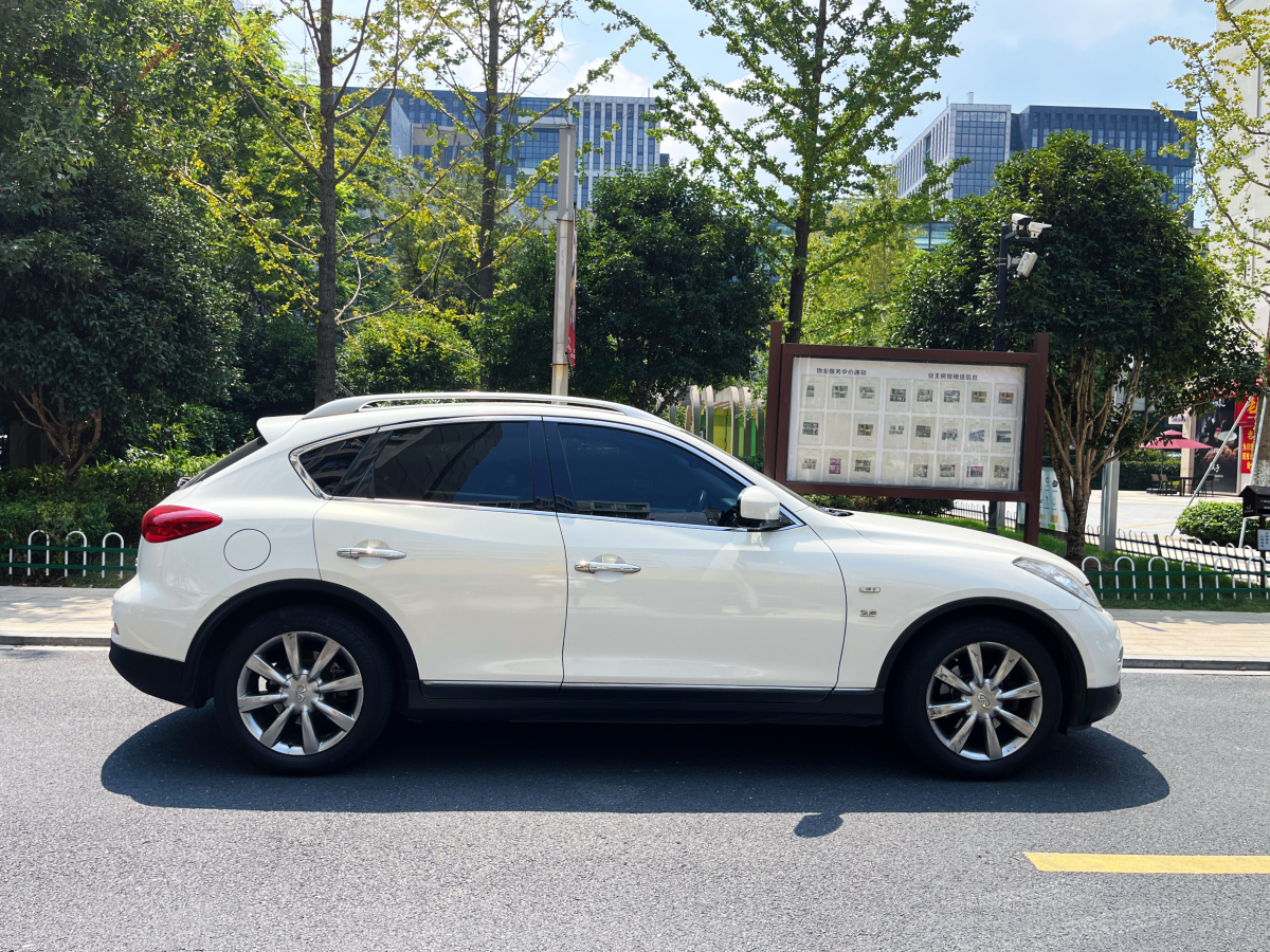 英菲尼迪 QX50  2013款 2.5L 两驱优雅版图片