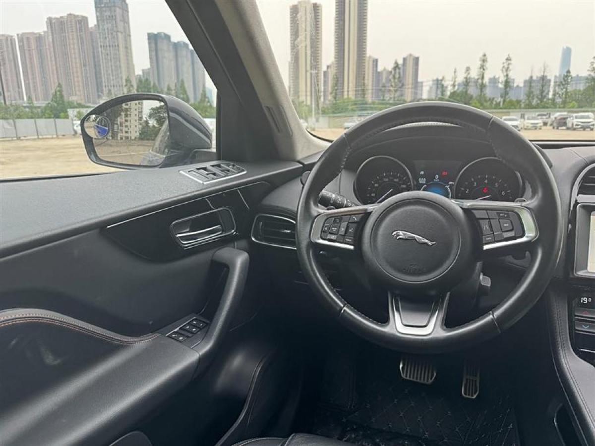 捷豹 F-PACE  2018款 2.0T 兩驅(qū)都市尊享版圖片