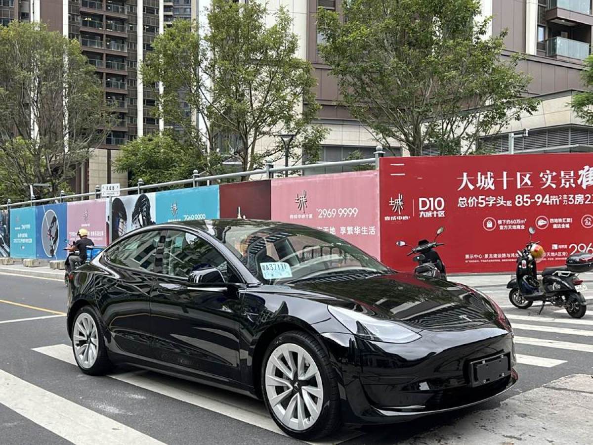 特斯拉 Model Y  2021款 改款 標(biāo)準(zhǔn)續(xù)航后驅(qū)升級(jí)版圖片