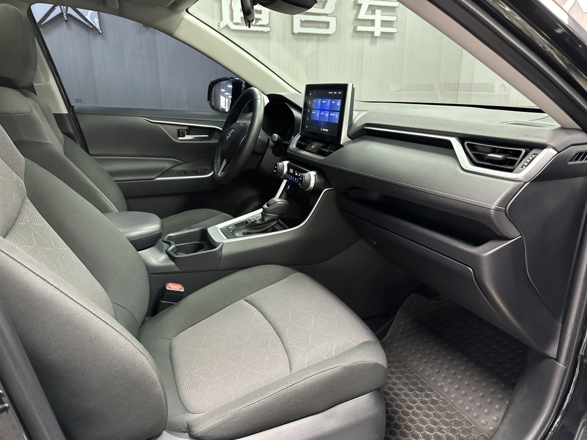 豐田 RAV4榮放  2022款 雙擎 2.5L CVT兩驅(qū)精英版圖片