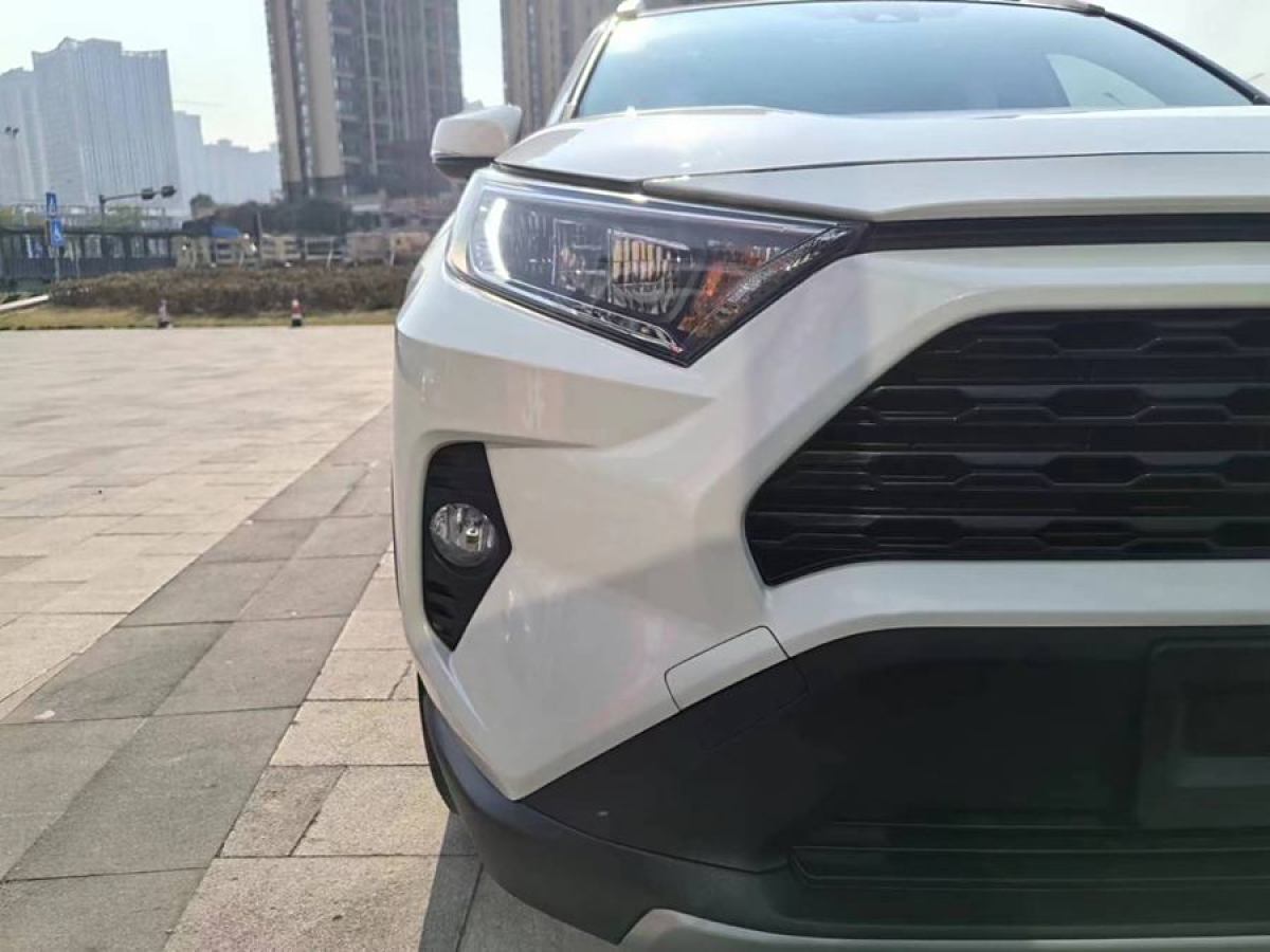 豐田 RAV4榮放  2020款 2.0L CVT四驅(qū)風(fēng)尚版圖片