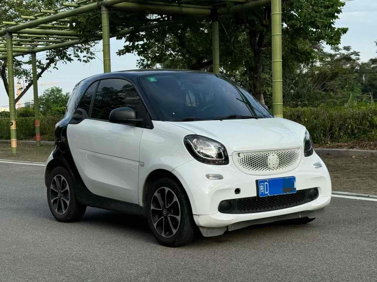 2017年11月smart fortwo  2015款 1.0L 52千瓦硬頂激情版