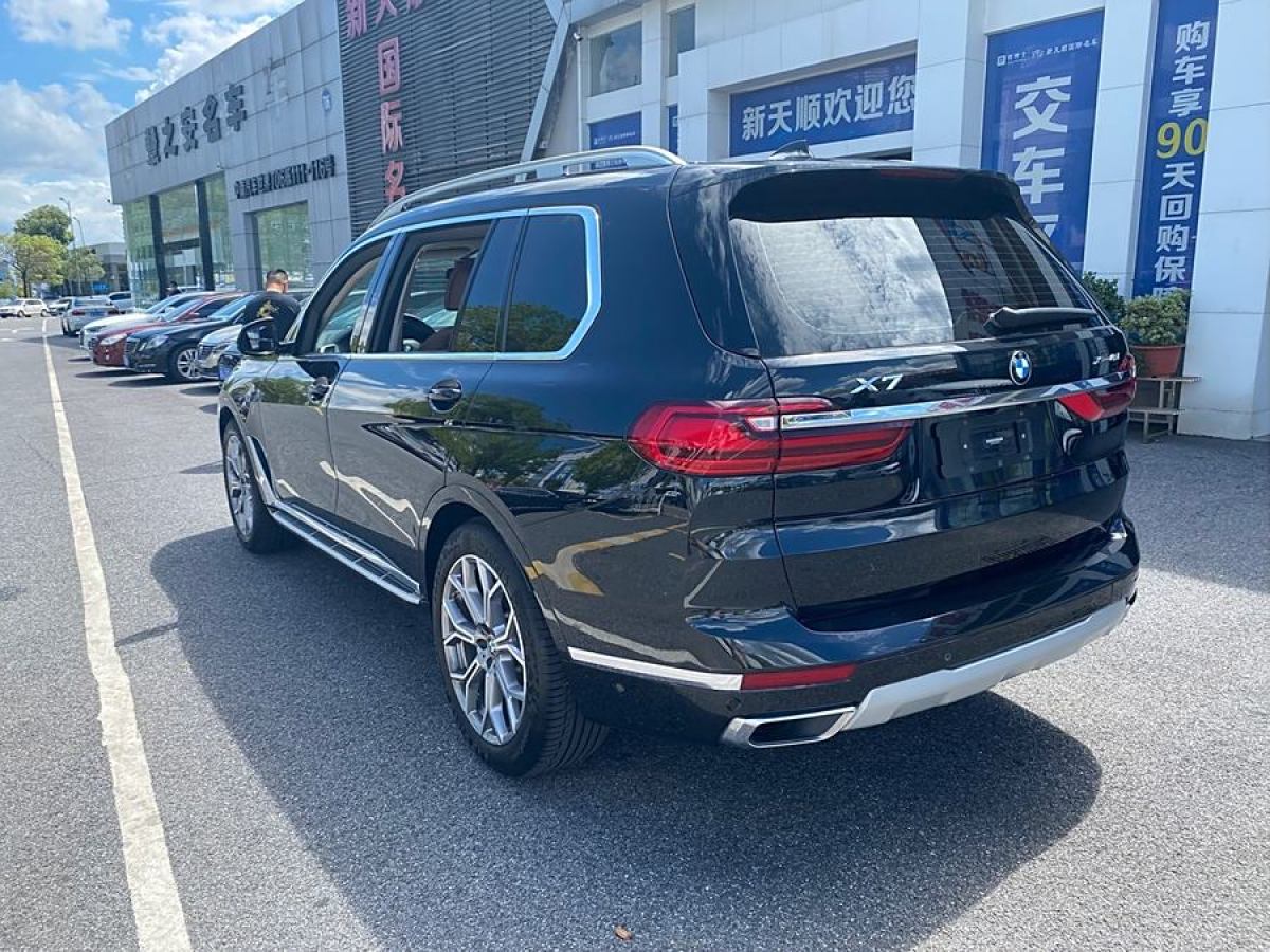 寶馬 寶馬X7  2022款 xDrive40i 領(lǐng)先型豪華套裝圖片