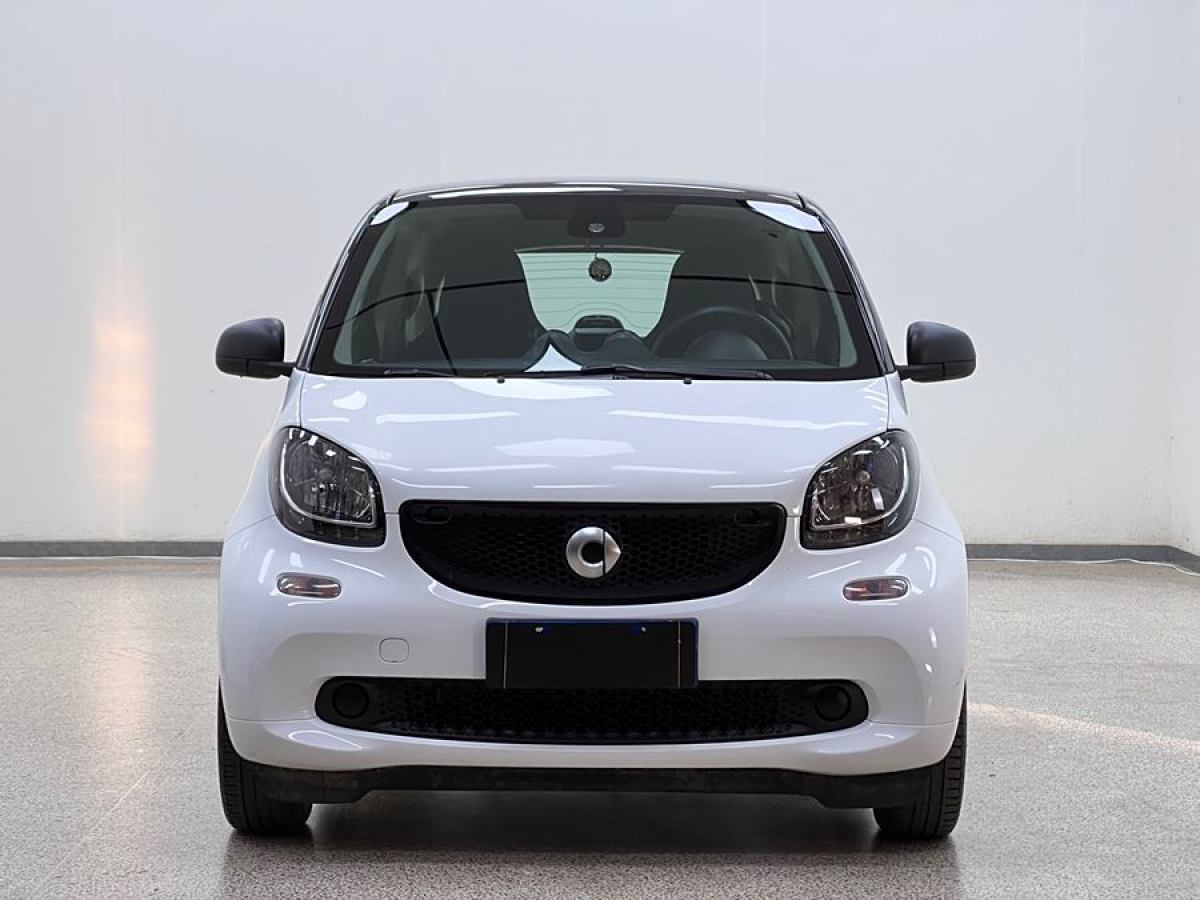 smart fortwo  2019款 0.9T 66千瓦硬頂風(fēng)擎版 國VI圖片