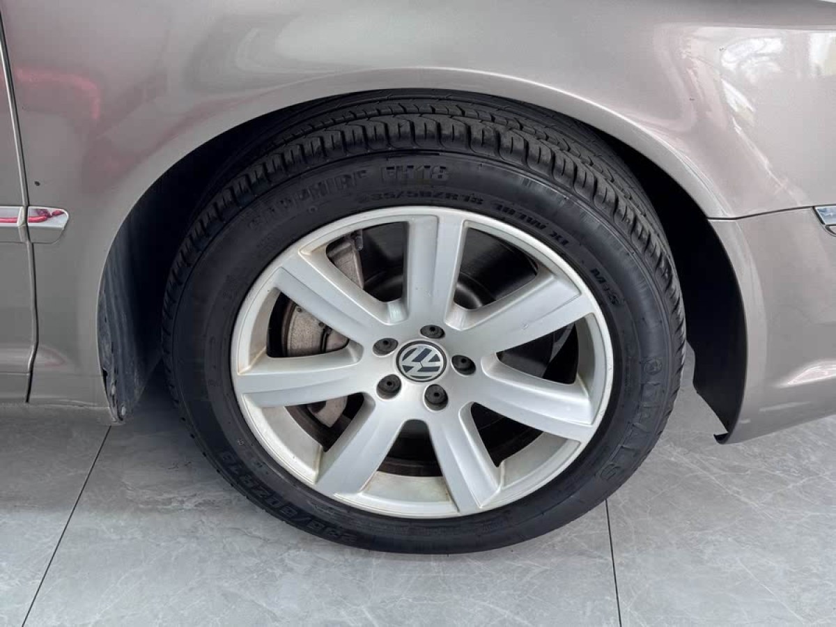 大眾 輝騰  2011款 3.6L V6 5座加長(zhǎng)商務(wù)版圖片