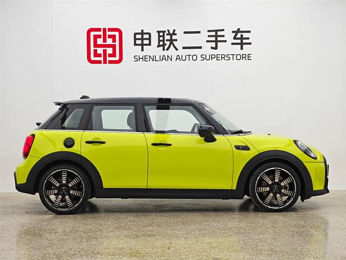 MINI MINI  2023款 2.0T COOPER S 藝術(shù)家 五門版圖片