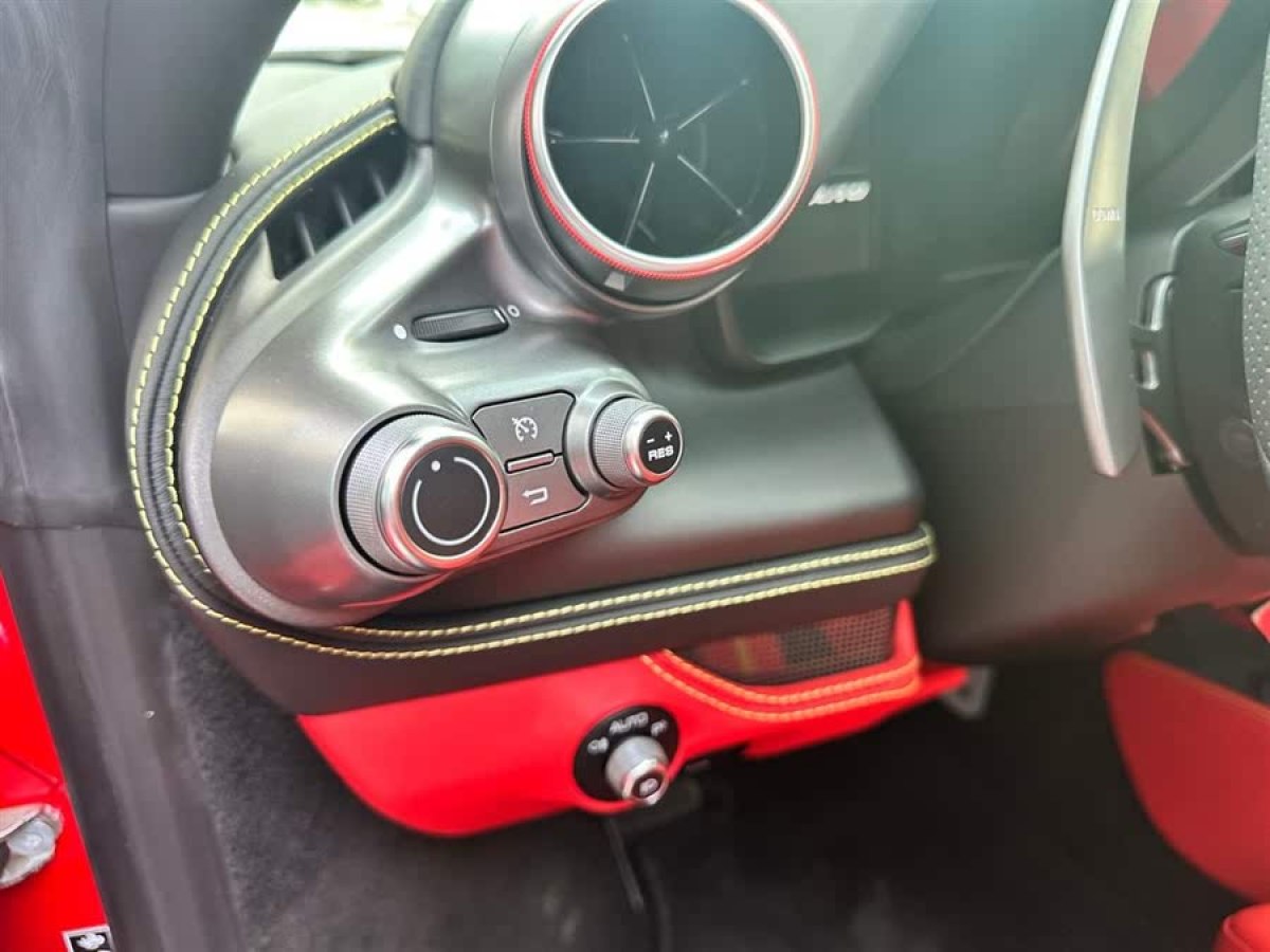 法拉利 F8 Tributo  2019款  3.9T V8圖片