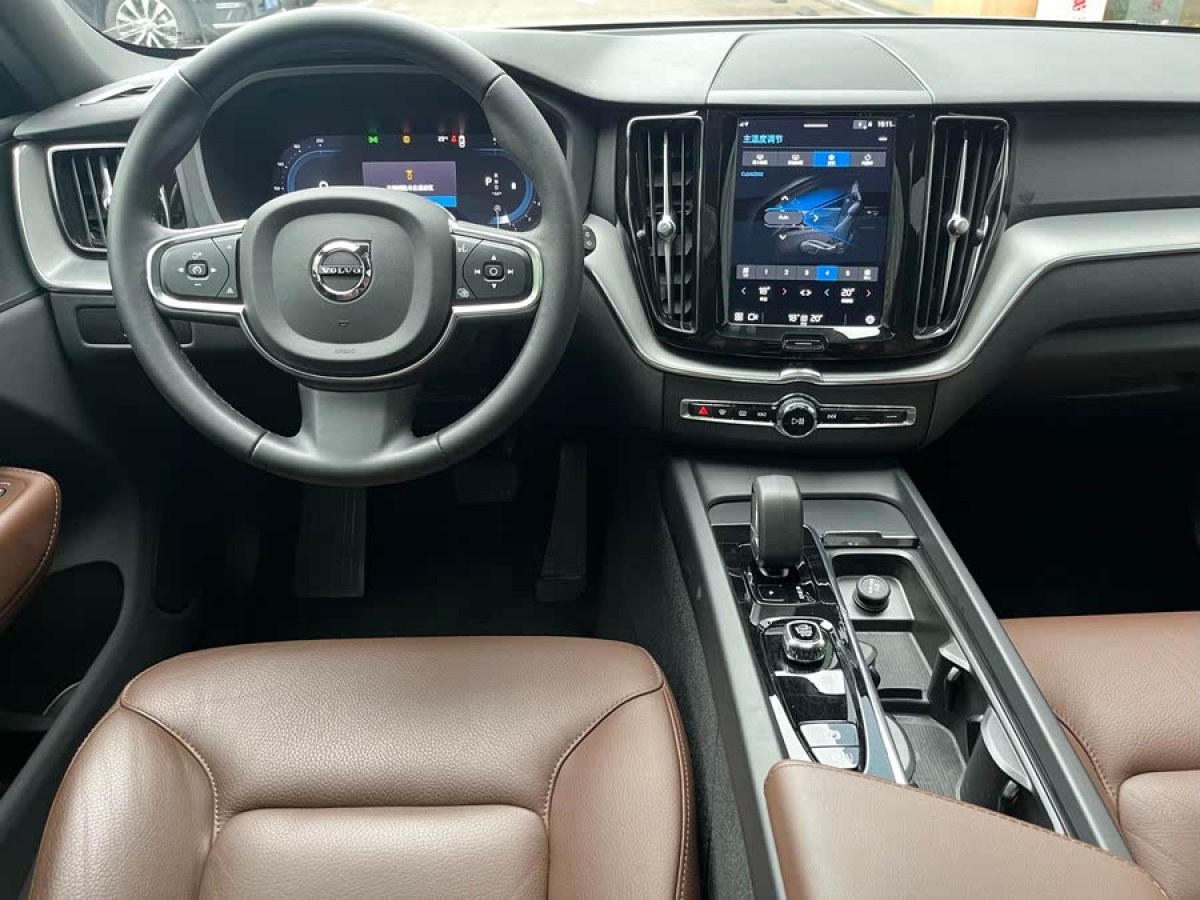 沃爾沃 XC60  2023款 B5 四驅(qū)智逸豪華版圖片
