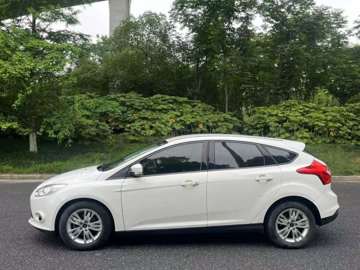 福特 ?？怂? 2012款 兩廂 1.6L 自動舒適型圖片