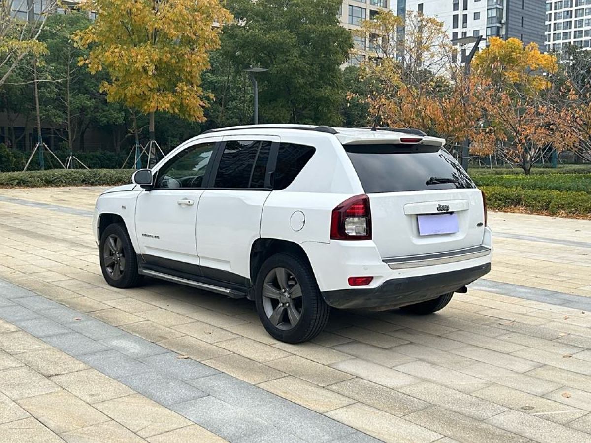 Jeep 指南者  2014款 2.4L 四驅(qū)蛇行珍藏版圖片