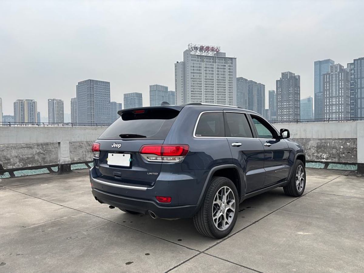 Jeep 大切諾基  2020款 3.0L 精英導(dǎo)航版圖片