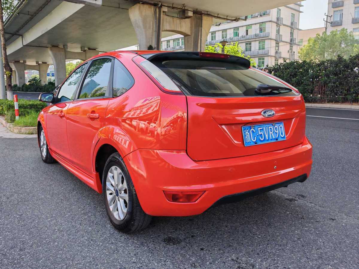 福特 ?？怂? 2011款 兩廂 1.8L 自動(dòng)時(shí)尚型圖片