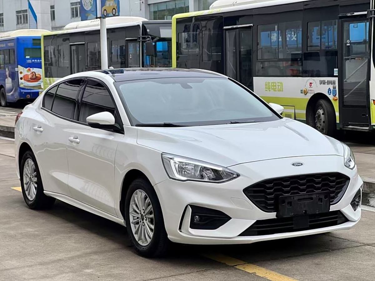 福特 福克斯  2020款 三廂 EcoBoost 180 自動(dòng)鋒潮型圖片