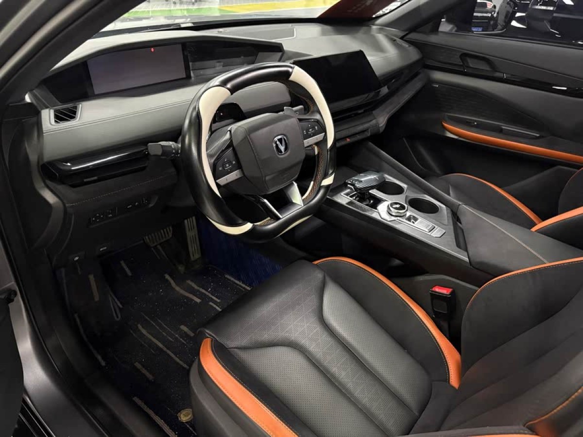 長(zhǎng)安 長(zhǎng)安UNI-V  2022款 2.0T 領(lǐng)速版圖片