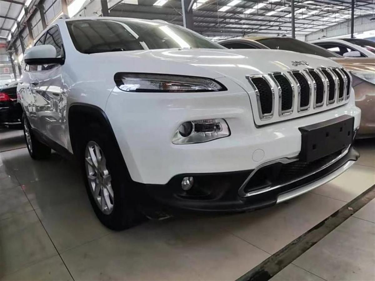 Jeep 自由光  2017款 2.0L 優(yōu)越版圖片