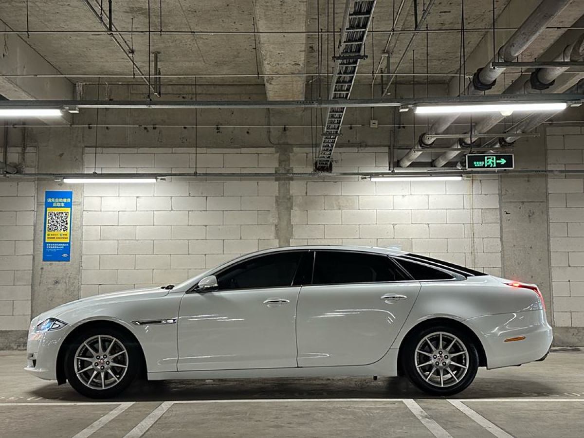 捷豹 XJ  2016款 XJL 2.0T 兩驅(qū)典雅商務(wù)版圖片