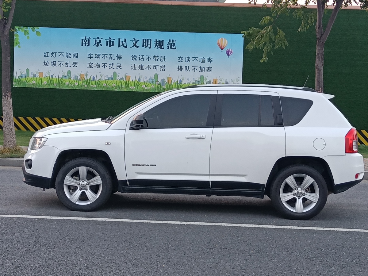 Jeep 指南者  2013款 2.4L 四驅(qū)運動版圖片