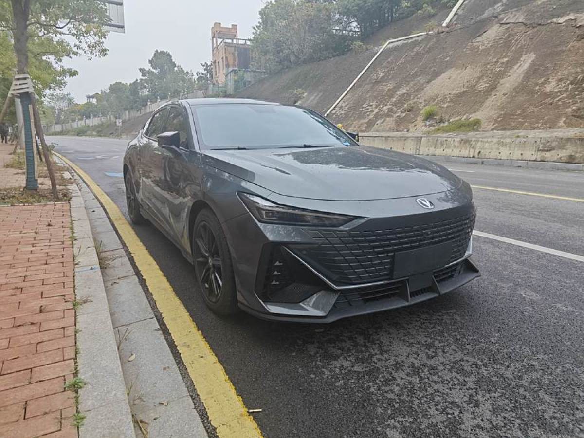 長(zhǎng)安 長(zhǎng)安UNI-V  2023款 1.5T 尊貴型圖片