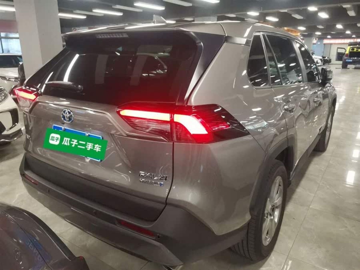 豐田 RAV4榮放  2023款 雙擎 2.5L E-CVT兩驅(qū)精英版圖片