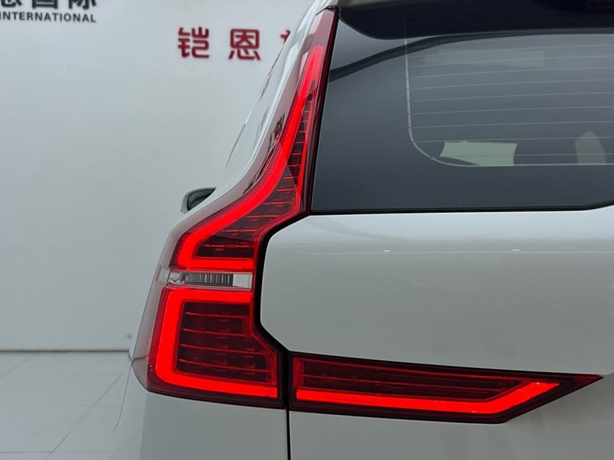 沃爾沃 XC60  2022款 B5 四驅(qū)智遠(yuǎn)豪華版圖片