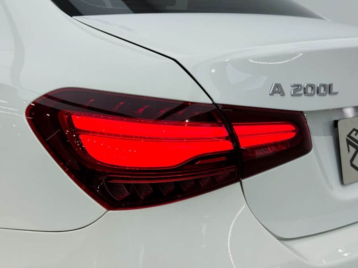 奔馳 奔馳A級(jí)  2024款 改款 A 200 L 時(shí)尚型圖片