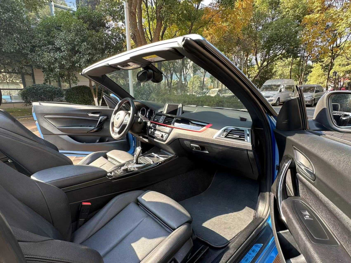 宝马2系 2018款 220i 敞篷轿跑车 运动设计套装图片