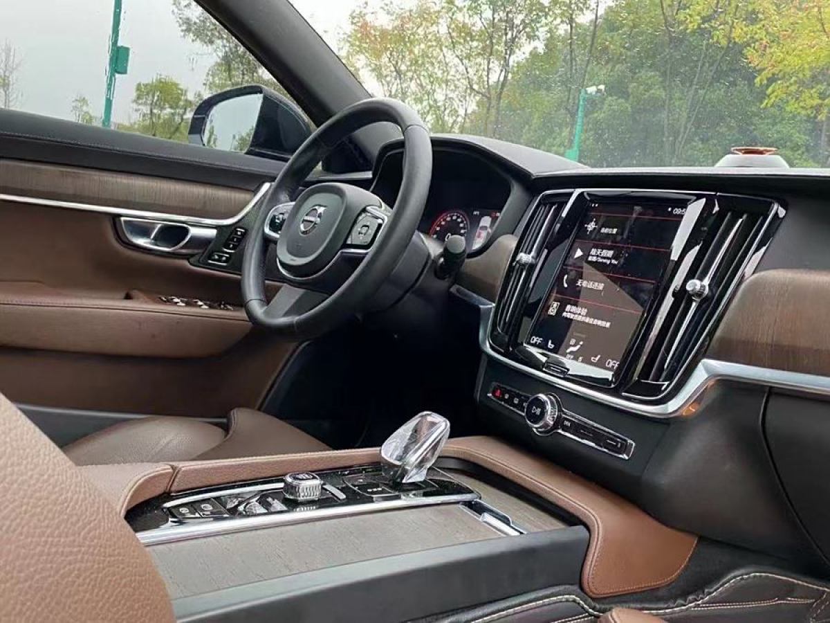 2021年7月沃爾沃 S90  2022款 B5 智遠(yuǎn)豪華版