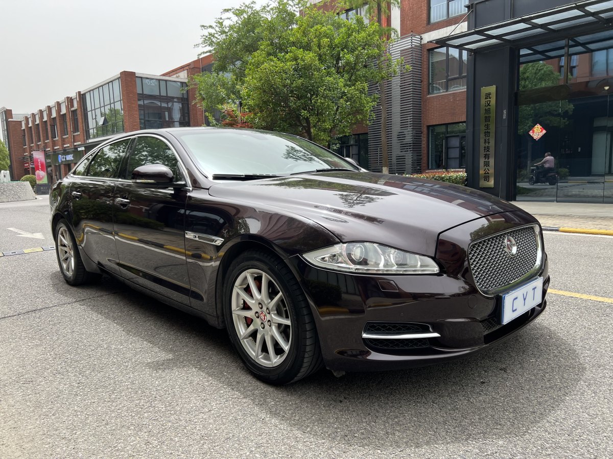 捷豹 XJ  2014款 XJL 2.0T 兩驅(qū)典雅商務版圖片