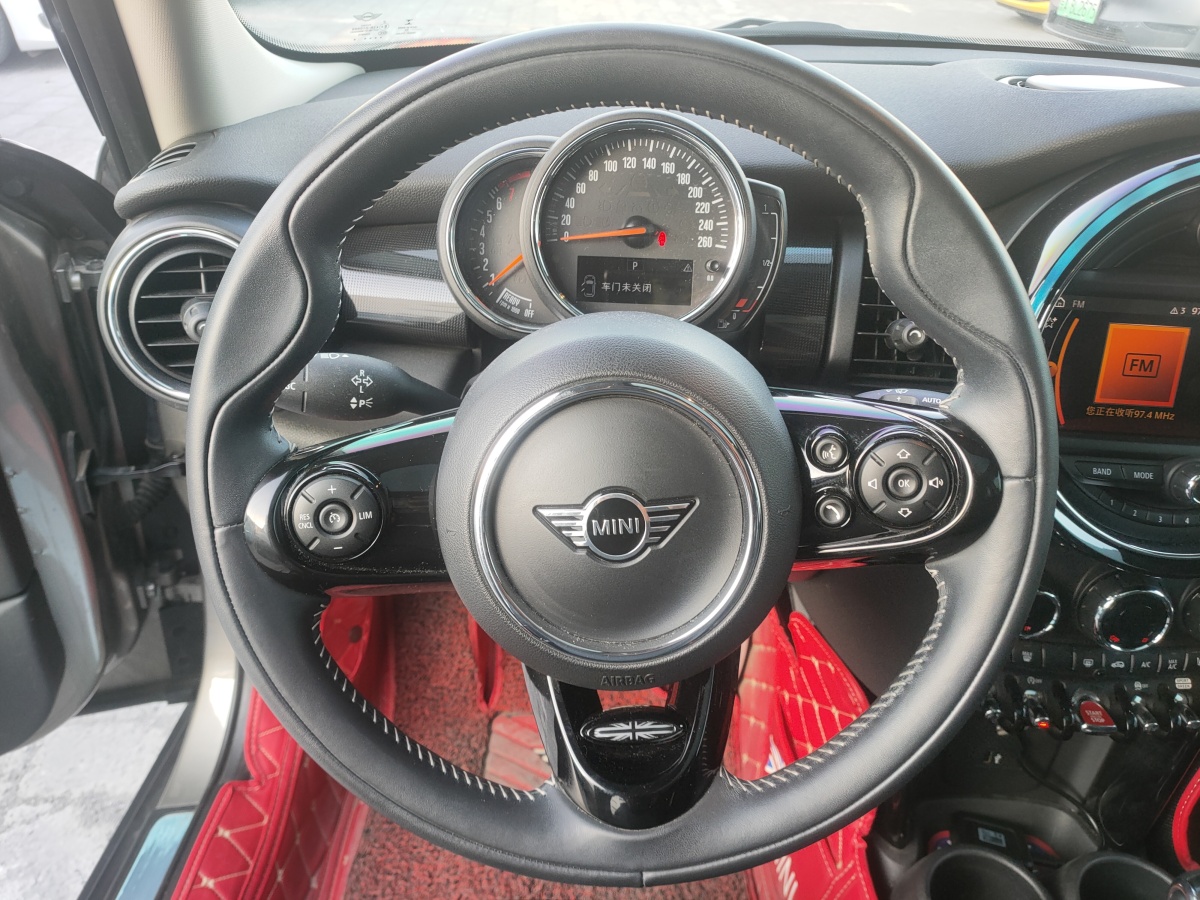 MINI MINI  2020款 1.5T COOPER 藝術(shù)家 五門版圖片