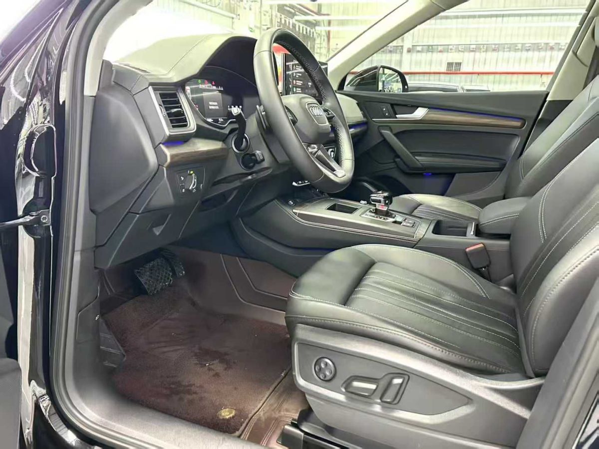 奧迪 奧迪Q5 e-tron  2022款 40 e-tron 星耀型 機(jī)甲套裝圖片