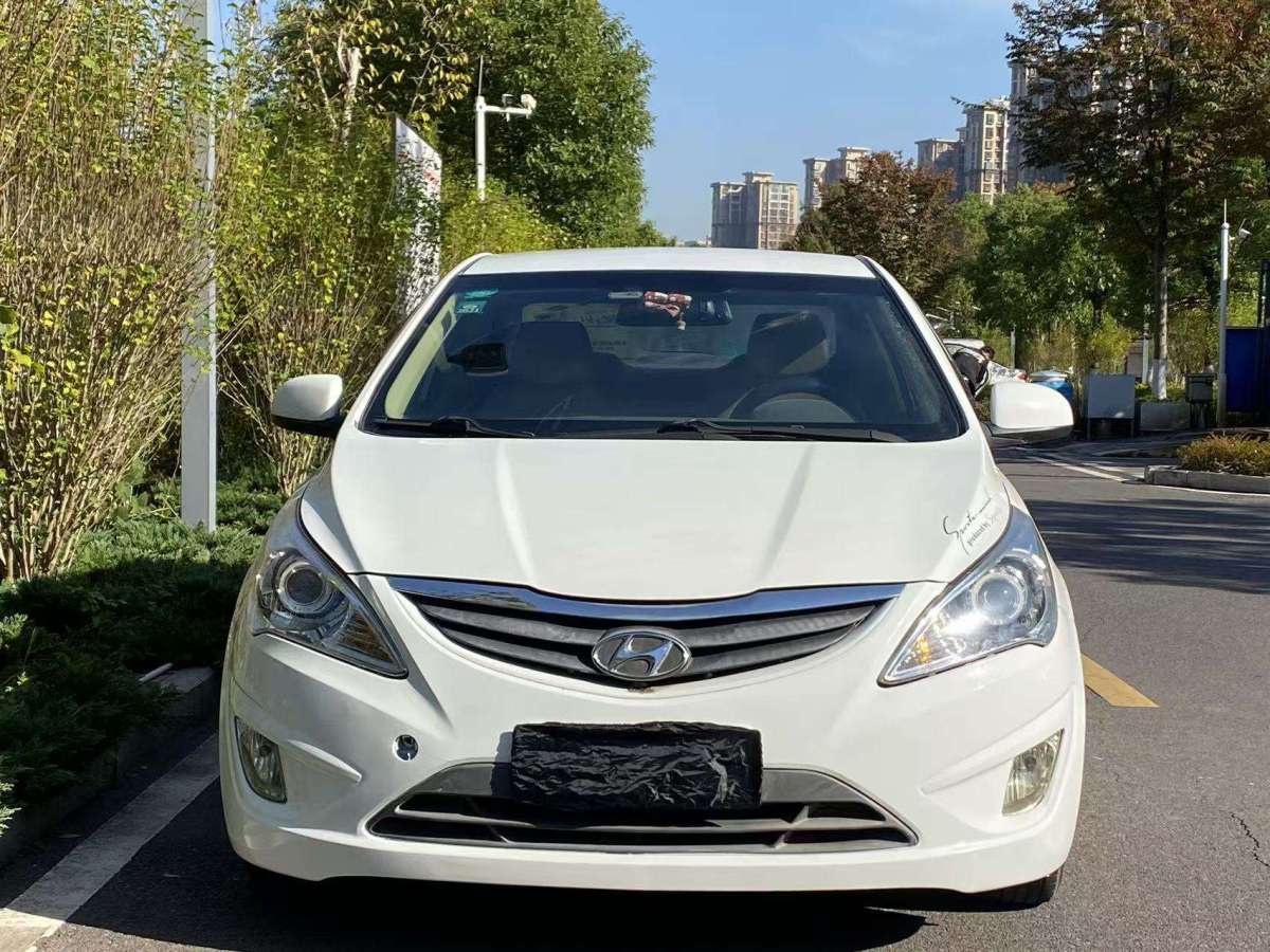 現(xiàn)代 瑞納  2010款 三廂 1.4L 手動標準型GL圖片