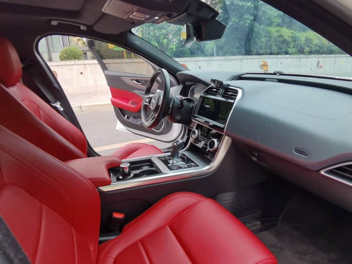 捷豹 XEL  2020款 2.0T 200PS R-DYNAMIC S進取運動版圖片