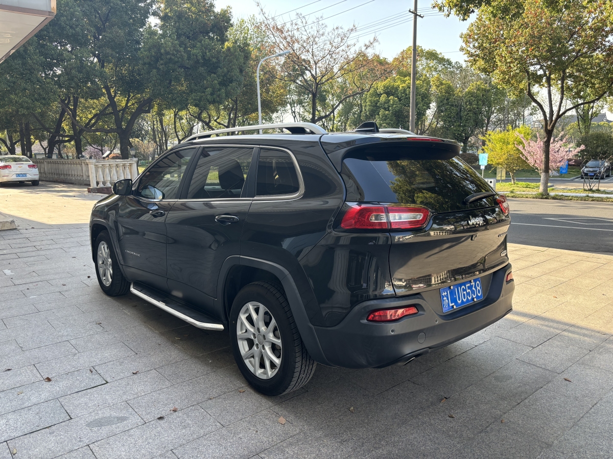 Jeep 自由光  2016款 2.0L 优越版图片