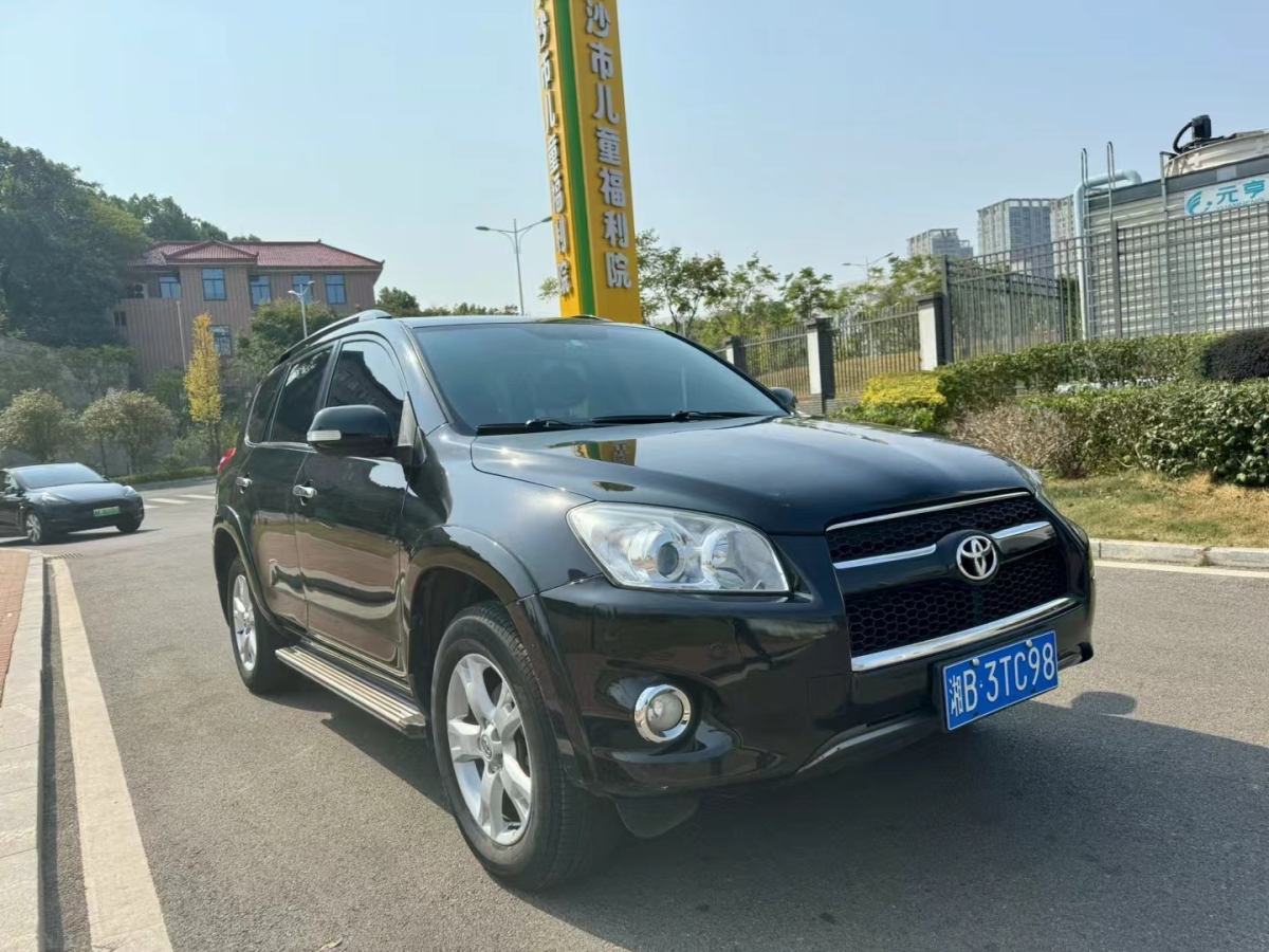 2011年12月豐田 RAV4榮放  2011款 2.4L 自動四驅(qū)豪華版