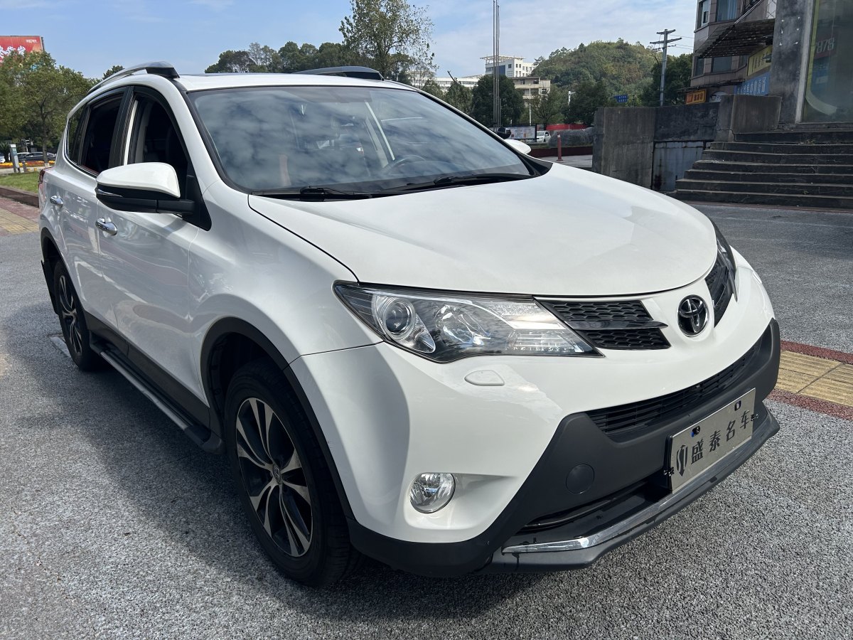 豐田 RAV4榮放  2013款 2.5L 自動四驅(qū)豪華版圖片