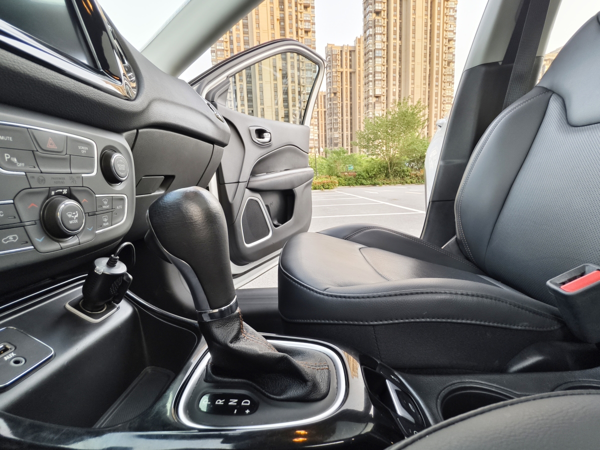 Jeep 指南者  2020款 220T 自動(dòng)夜鷹版圖片