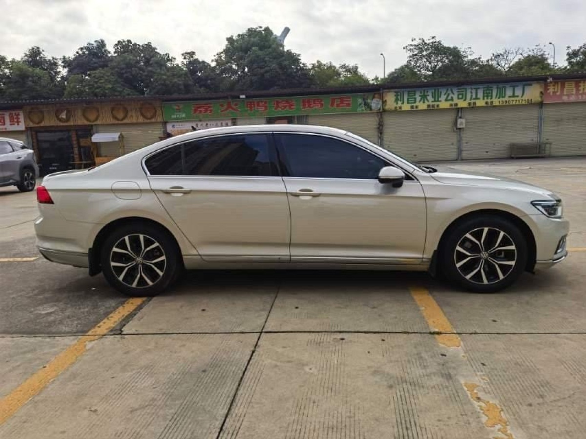 大眾 邁騰  2019款  330TSI DSG 領(lǐng)先型 國(guó)VI圖片