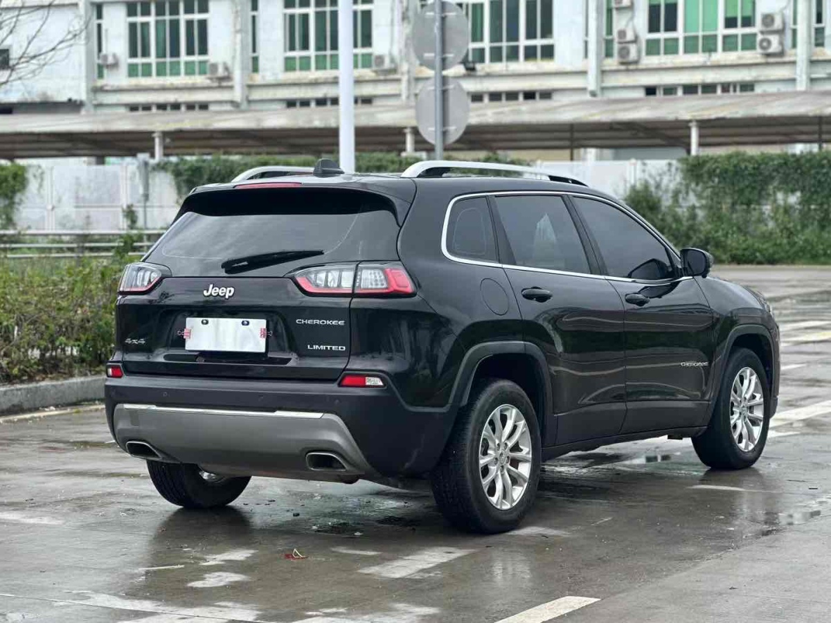 Jeep 自由光  2017款 2.0L 优越版图片